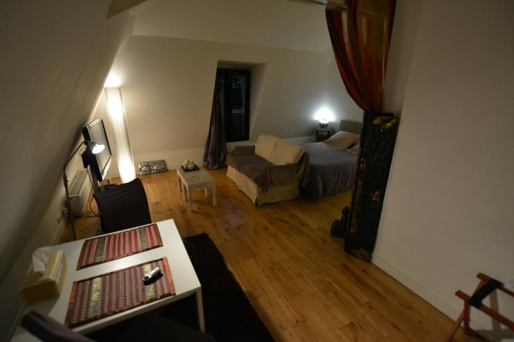 Maison D'Hotes Les Coudreaux Rueil-Malmaison Exteriör bild