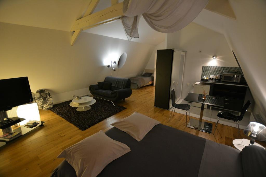 Maison D'Hotes Les Coudreaux Rueil-Malmaison Exteriör bild
